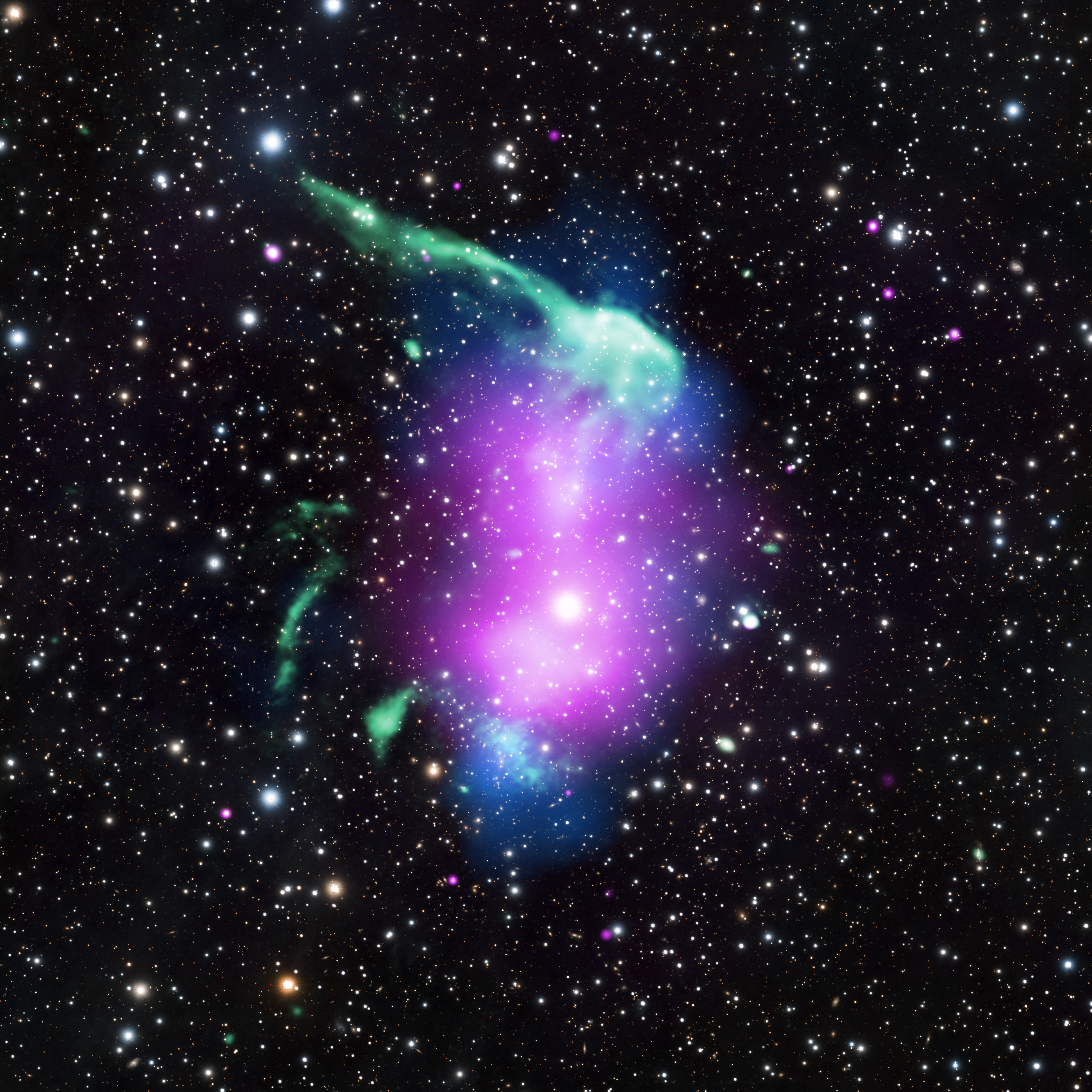 Galaksi kümesi RX J0603.3+4214’ün kompozit X-ışın, radyo, optik ve kütle haritası